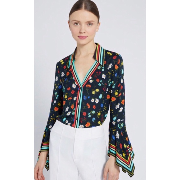 Alice + Olivia Tops - ✨HP✨Alice + Olivia Trumpet Sleeve Button Down